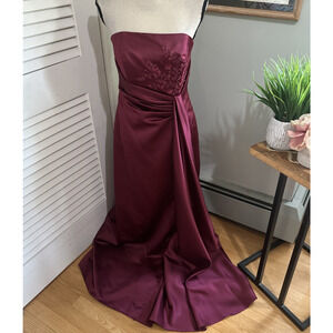 DAVIDS BRIDAL Dress Womens 8 Burgundy Red Satin Gown Beaded Cascade Bridesmaid